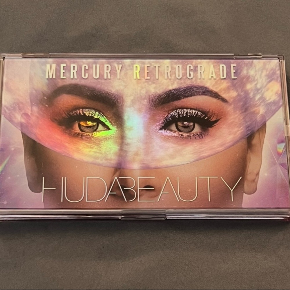 Huda Beauty “Mercury Retrograde” Eyeshadow Palette.